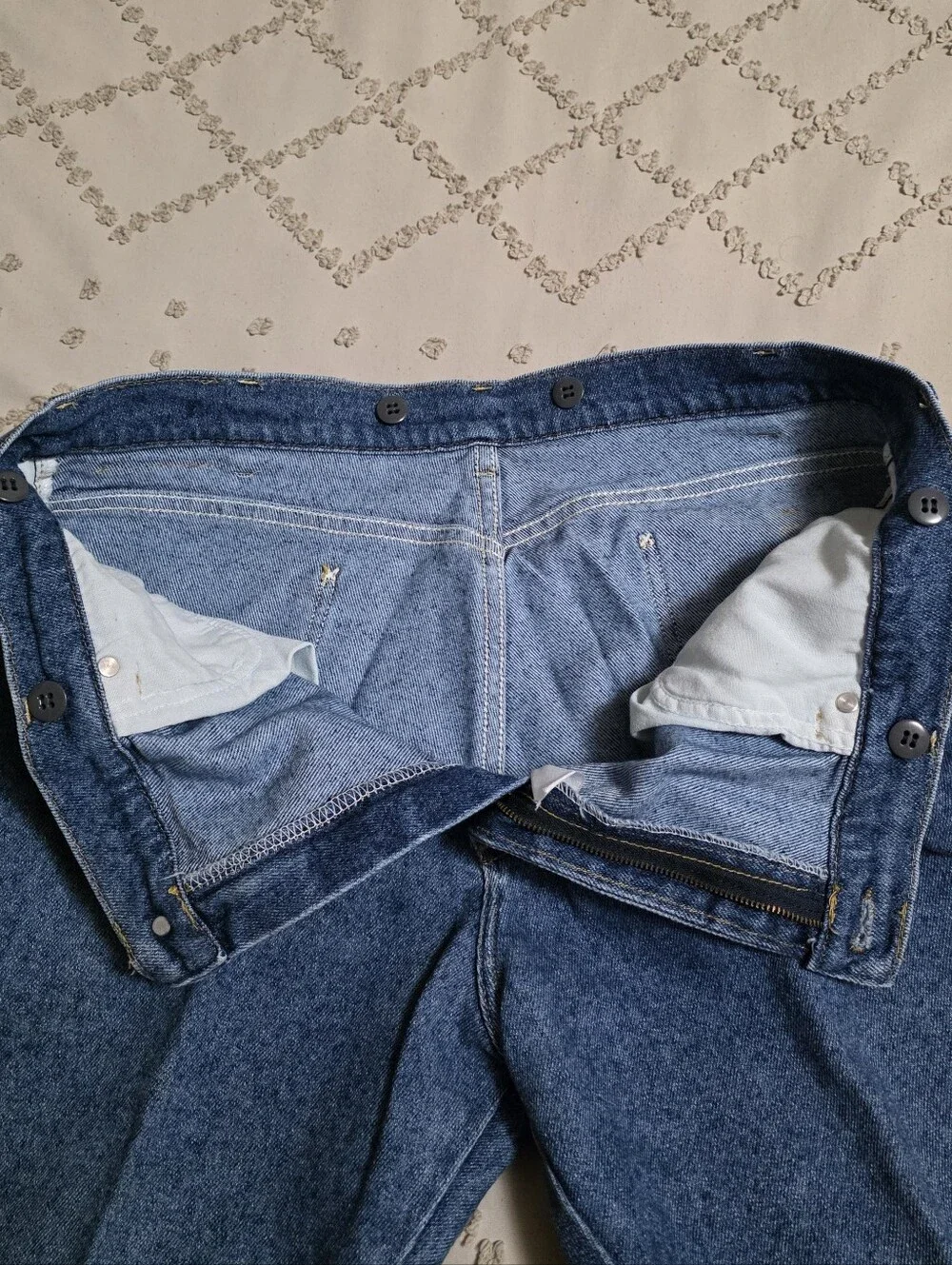 Mens LEE Jeans Size 40x30 - Buttons Added